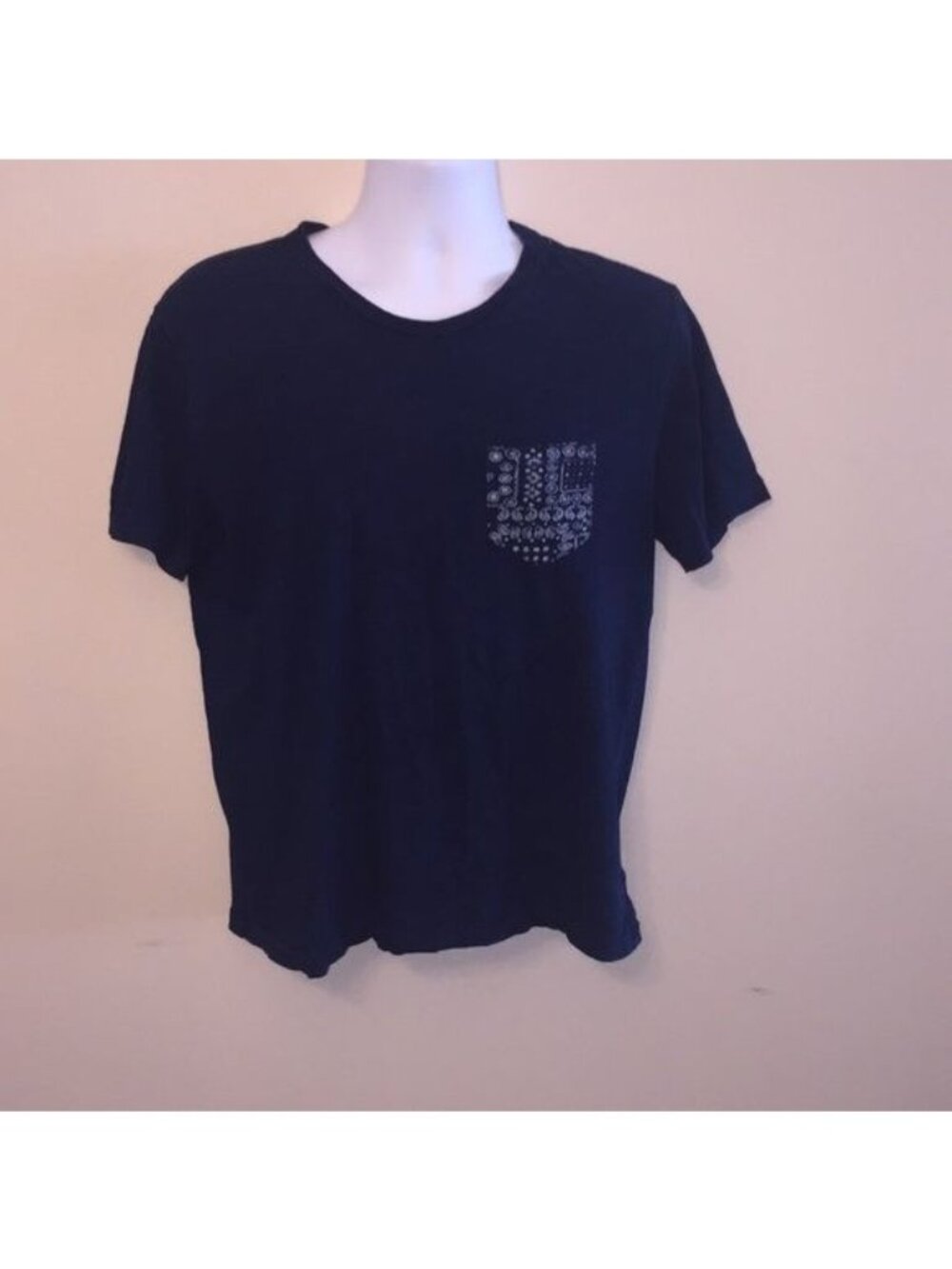 Gap Men’s blue T shirt with pattern pocket L